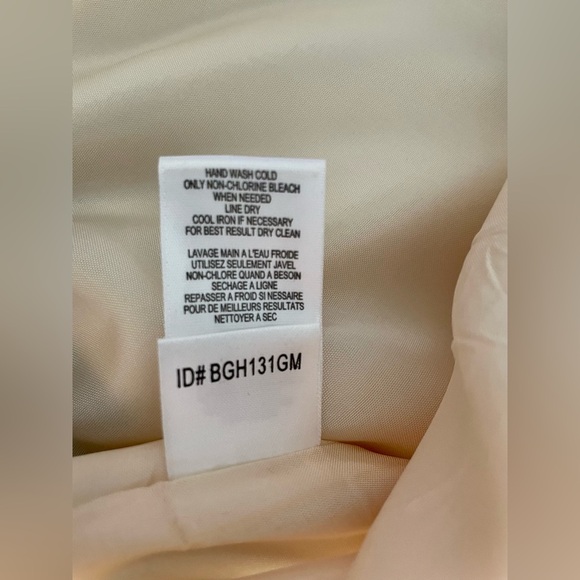 Adorable mini dress by BCBGMaxazria size 4 with spaghetti straps and front bow - Picture 6 of 8